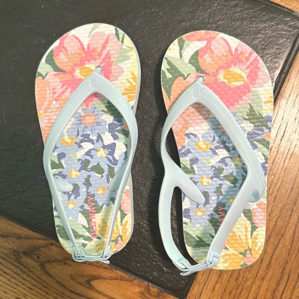 🆕 Old Navy Girls Sandal SZ 6